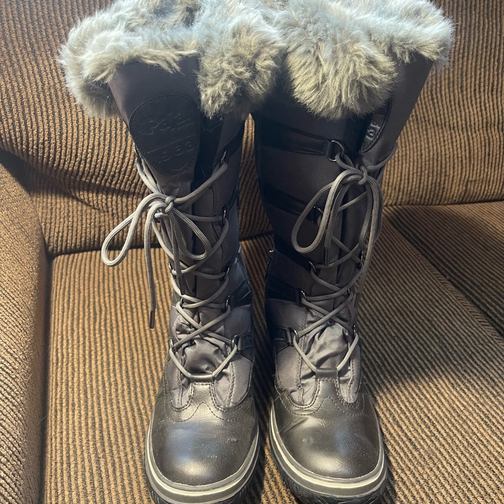 Pajar Canada snow boots